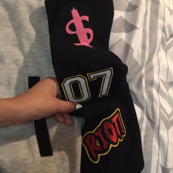 Forever 21 Patched varsity jacket - Picture 4 of 5